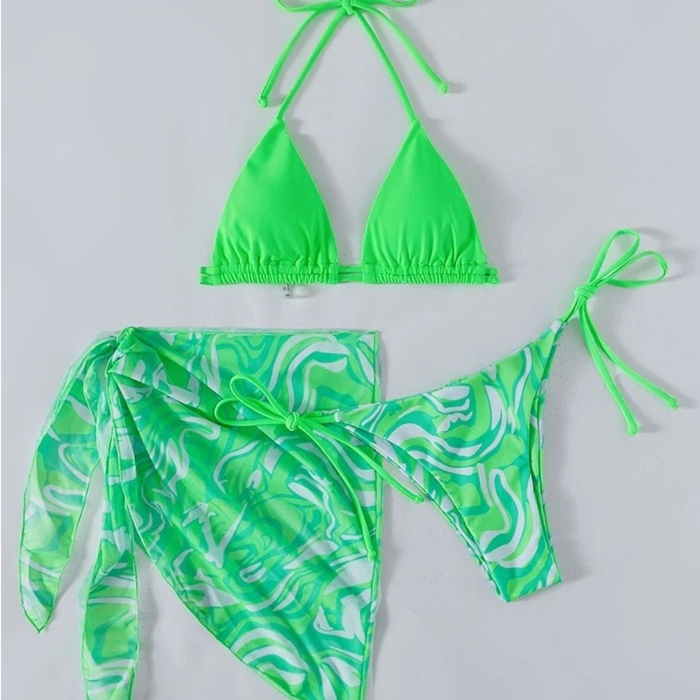NWOT SHEIN Halter Triangle Bikini Swimsuit With Wave Print